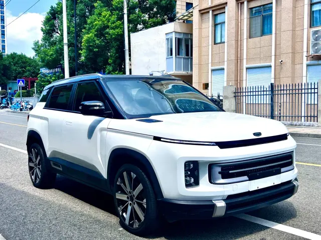Geely ICON — Фото автомобиля 2