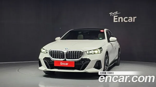 BMW 5 Series G60 — Фото автомобиля 3