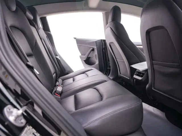 Tesla Model 3 — Фото автомобиля 26