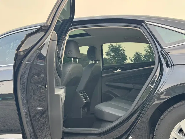 Volkswagen Passat — Фото автомобиля 12