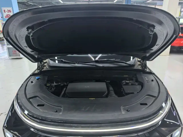 Li Auto L7 — Фото автомобиля 8