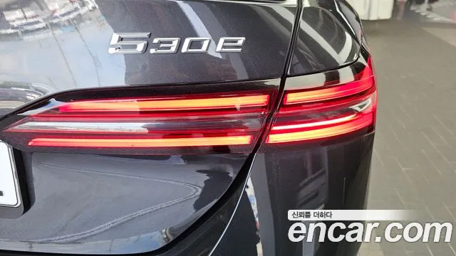 BMW 5-Series 5 серия (G60) — Фото автомобиля 19