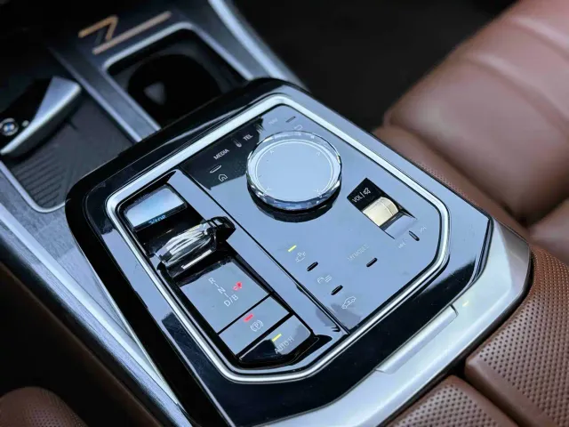 BMW i7 — Фото автомобиля 11