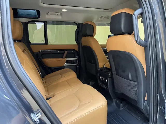 Land Rover Defender — Фото автомобиля 15