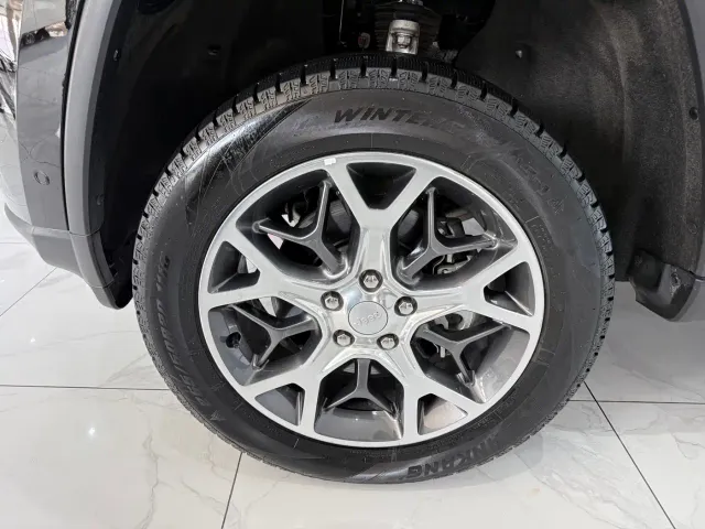 Jeep Grand Cherokee — Фото автомобиля 21