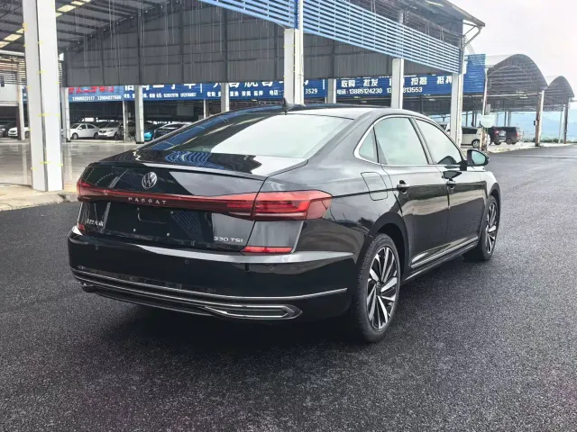 Volkswagen Passat — Фото автомобиля 9