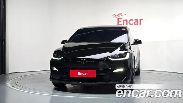 Tesla Model X — Фото автомобиля 3