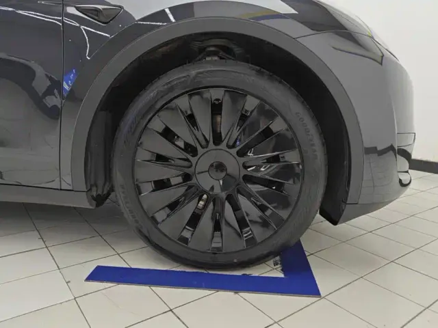 Tesla Model Y — Фото автомобиля 6