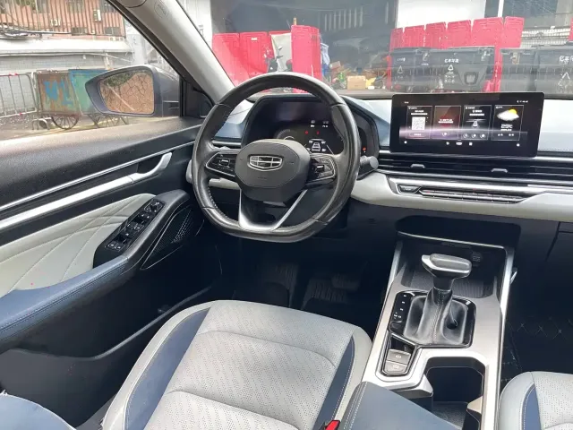 Geely Emgrand — Фото автомобиля 22