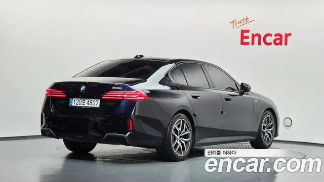 BMW 5 Series G60 — Фото автомобиля 2