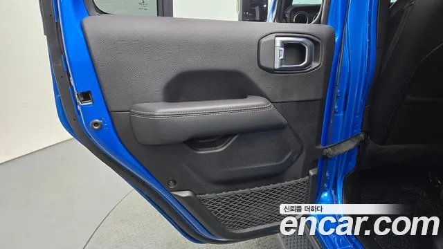 Jeep Wrangler JL — Фото автомобиля 25