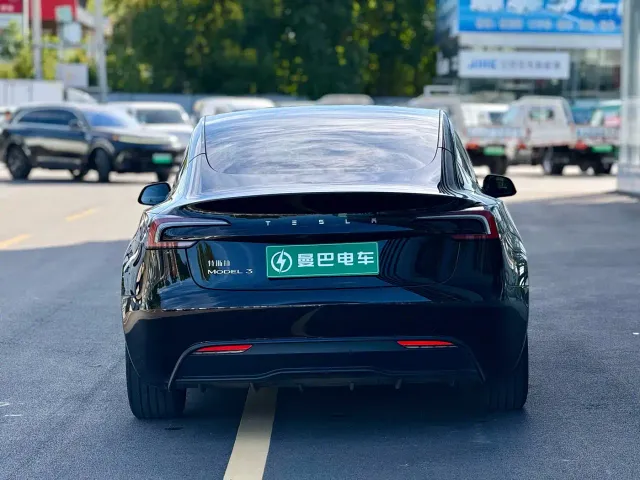 Tesla Model 3 — Фото автомобиля 8