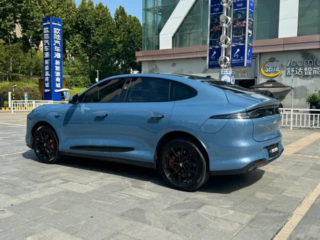 IM Motors LS6 — Фото автомобиля 11