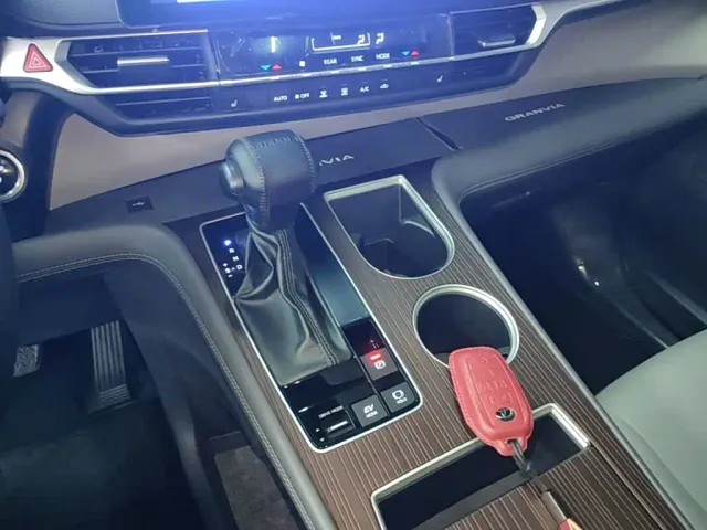 Toyota Granvia — Фото автомобиля 13