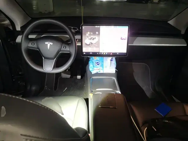 Tesla Model Y — Фото автомобиля 5