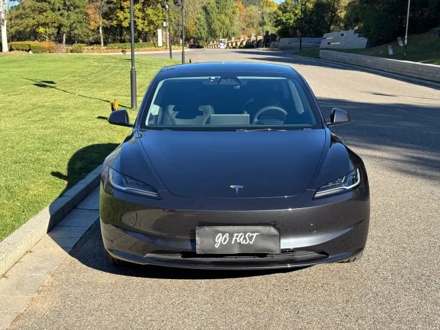 Tesla Model 3 — Фото автомобиля 2