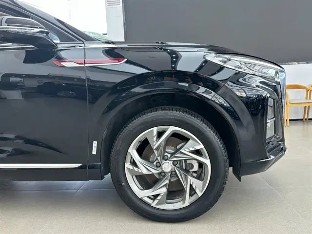 Hongqi HS3 PHEV — Фото автомобиля 5