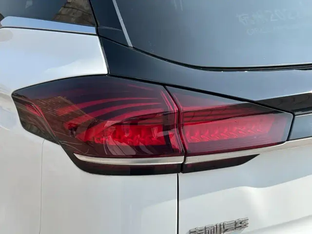 Geely Boyue — Фото автомобиля 8