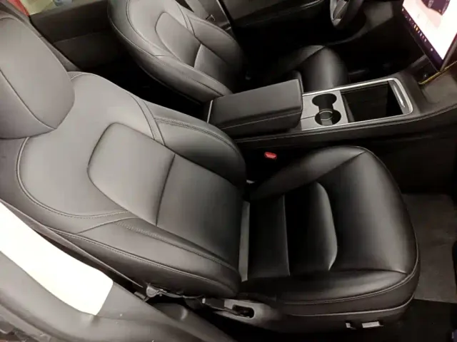 Tesla Model Y — Фото автомобиля 18