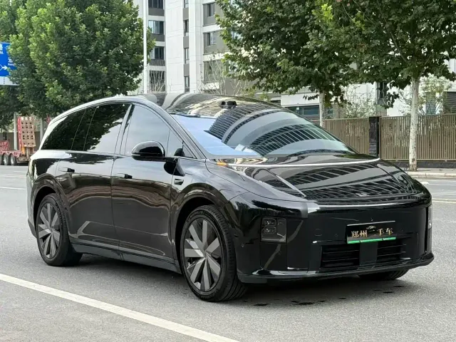 Li Auto i8 — Фото автомобиля 3