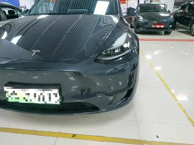 Tesla Model Y — Фото автомобиля 23