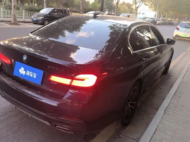 BMW 5 Series — Фото автомобиля 3