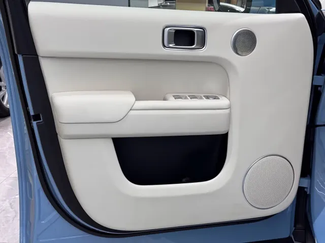 Li Auto L8 — Фото автомобиля 13