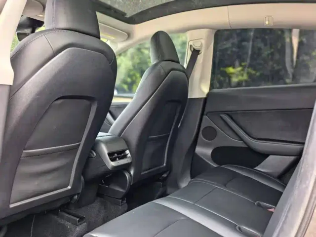 Tesla Model Y — Фото автомобиля 15