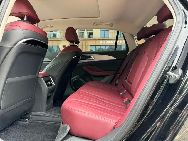 Hongqi H5 — Фото автомобиля 10