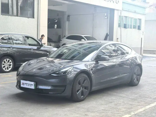 Фотография автомобиля — Tesla Model 3