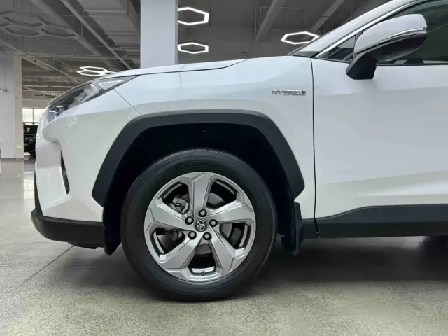 Toyota RAV4 Rongfang 2022 Hybrid 2.5L E-CVT 2WD Elite Edition — Фото автомобиля 6