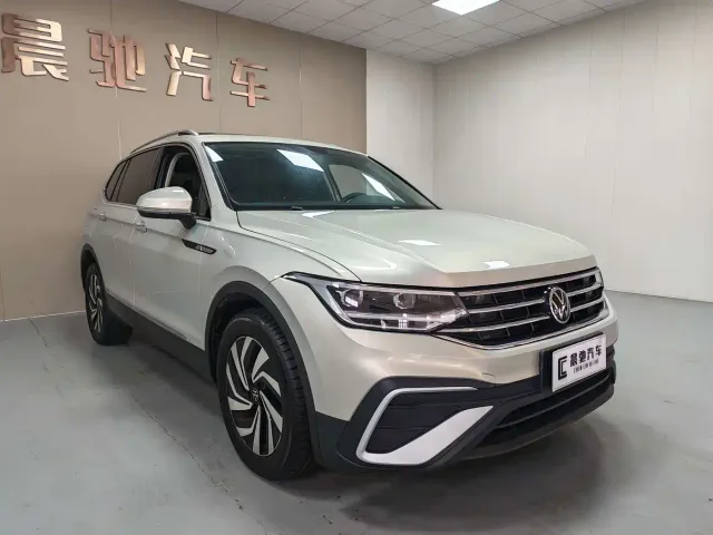 Volkswagen Tiguan L — Фото автомобиля 3