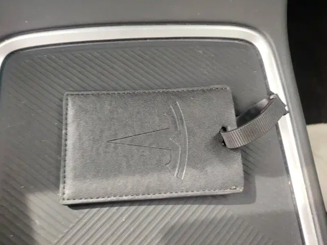 Tesla Model 3 — Фото автомобиля 8