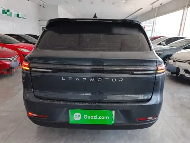 Leapmotor C10 — Фото автомобиля 5