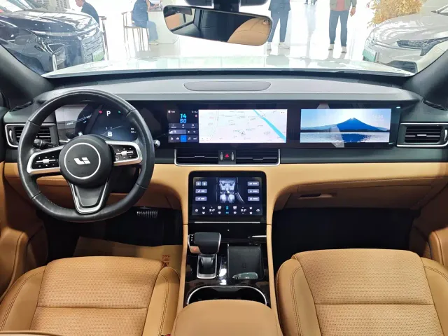 Li Auto ONE — Фото автомобиля 5