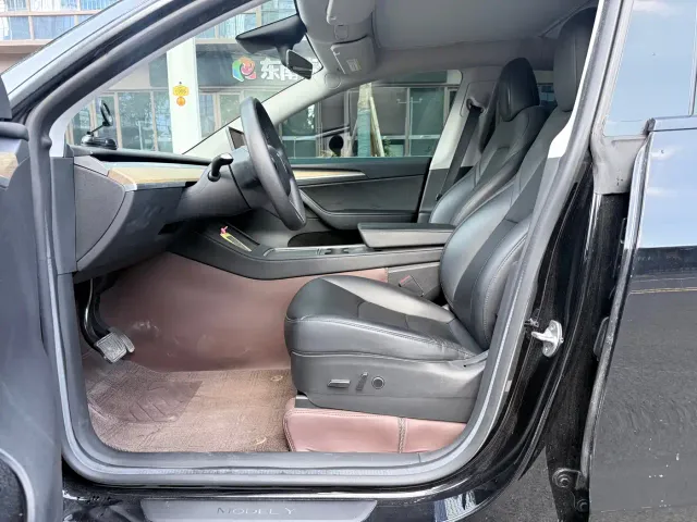 Tesla Model Y — Фото автомобиля 4