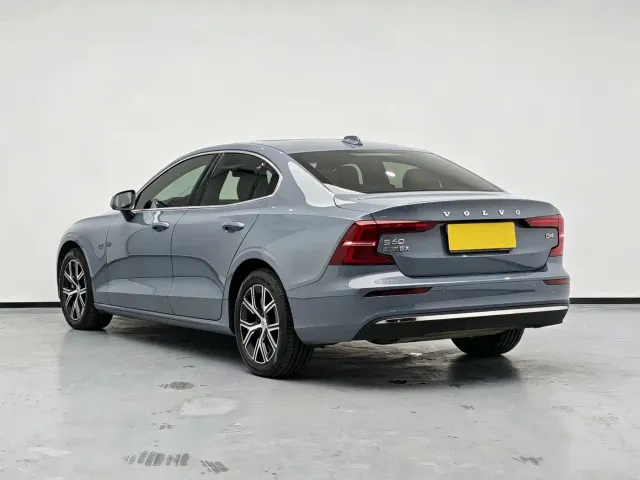 Volvo S60 — Фото автомобиля 5