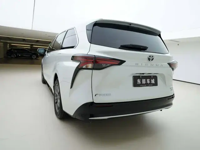 Toyota Sienna — Фото автомобиля 4
