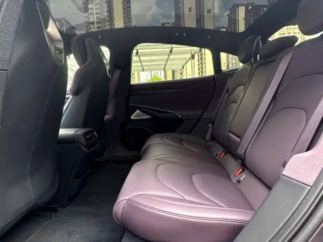 Xiaomi SU7 — Фото автомобиля 11