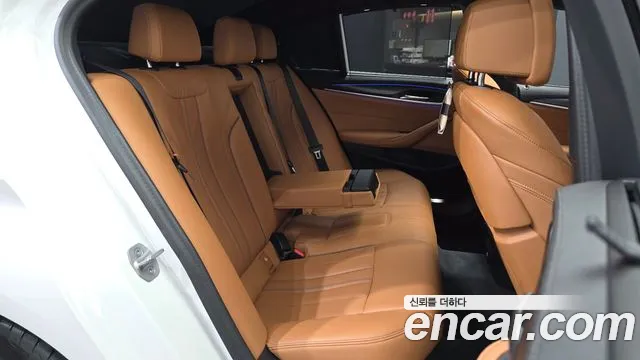BMW 5 Series G30 — Фото автомобиля 12