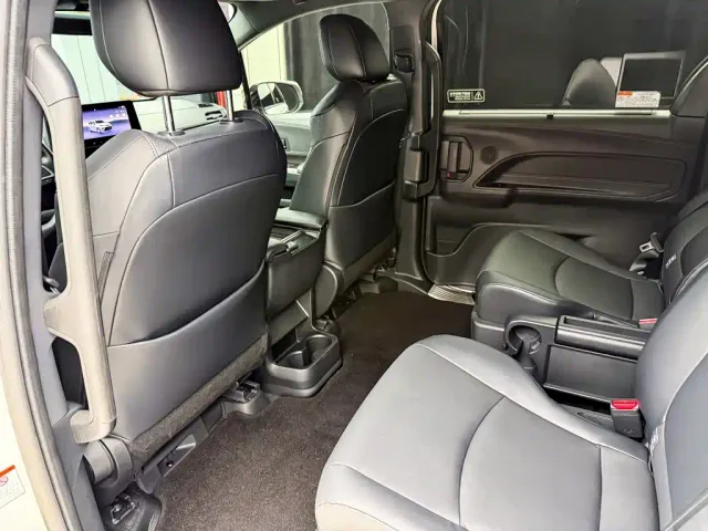 Toyota Granvia — Фото автомобиля 8