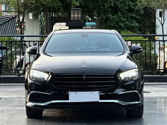 Mercedes-Benz E-Class — Фото автомобиля 2