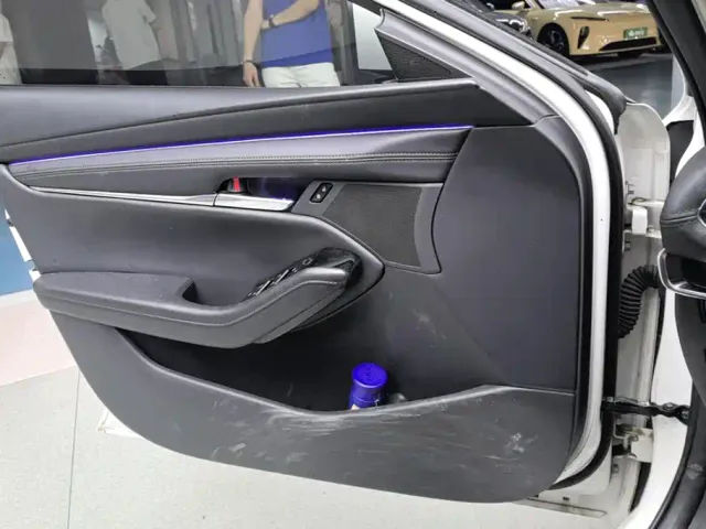 Mazda Axela — Фото автомобиля 7