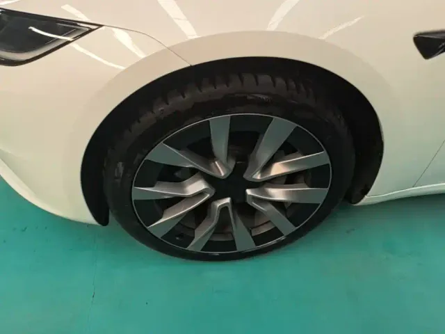 Tesla Model 3 — Фото автомобиля 22