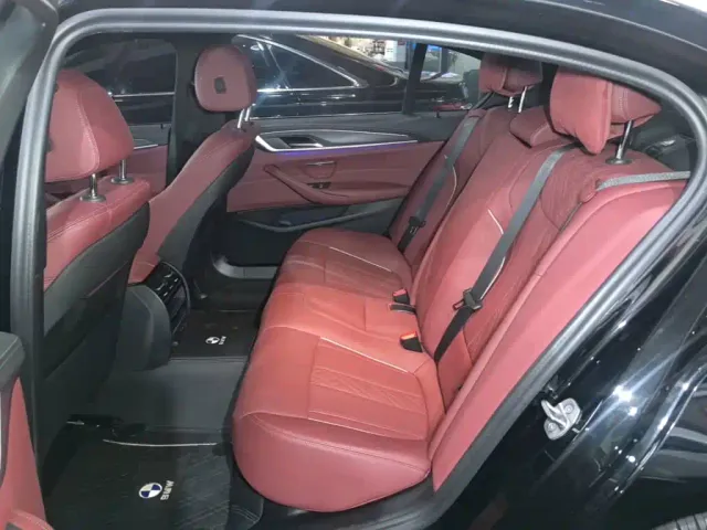 BMW 5 Series — Фото автомобиля 16
