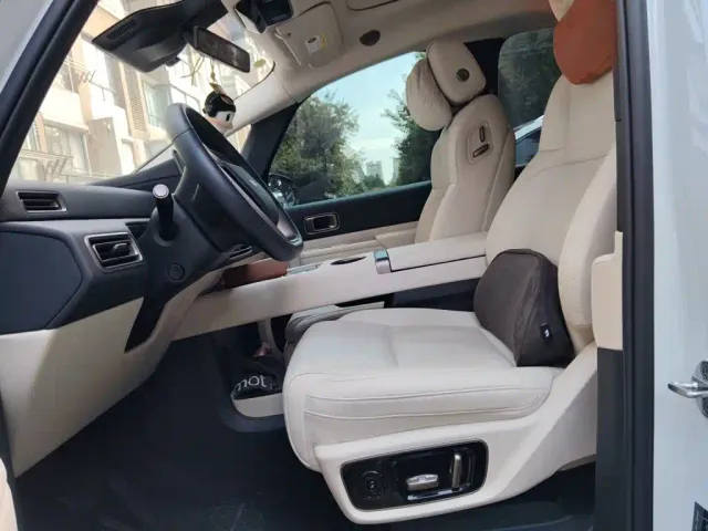 Li Auto MEGA — Фото автомобиля 11