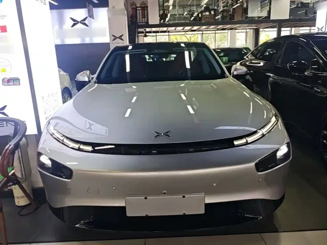 Xpeng P7 — Фото автомобиля 2