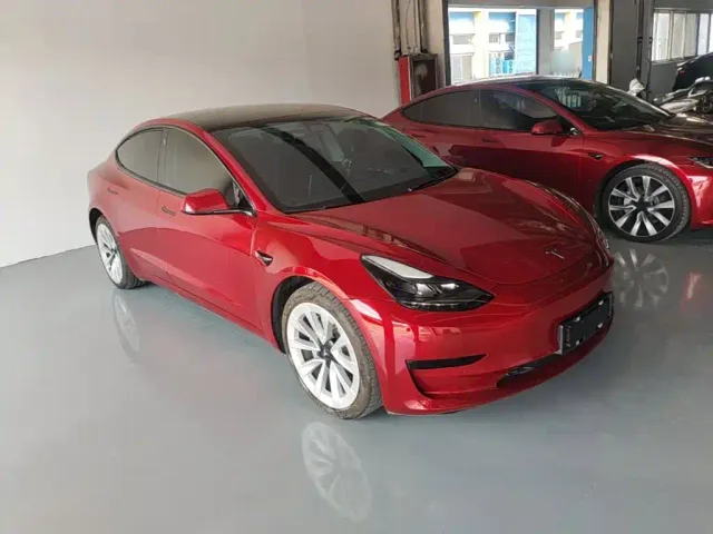 Tesla Model 3 — Фото автомобиля 3