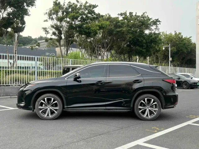 Lexus RX — Фото автомобиля 4