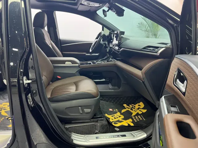 Toyota Sienna — Фото автомобиля 14
